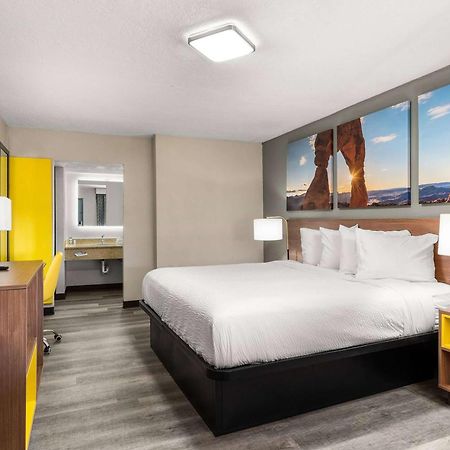 Days Inn By Wyndham Albuquerque Northeast Экстерьер фото