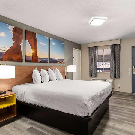 Days Inn By Wyndham Albuquerque Northeast Экстерьер фото