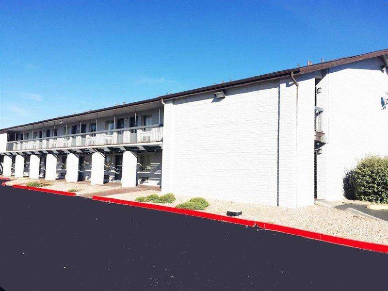 Days Inn By Wyndham Albuquerque Northeast Экстерьер фото
