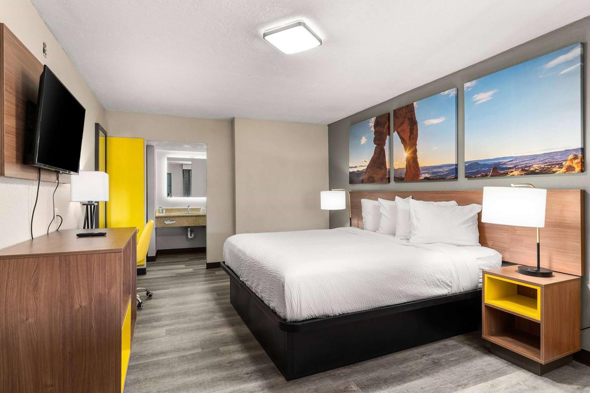 Days Inn By Wyndham Albuquerque Northeast Экстерьер фото