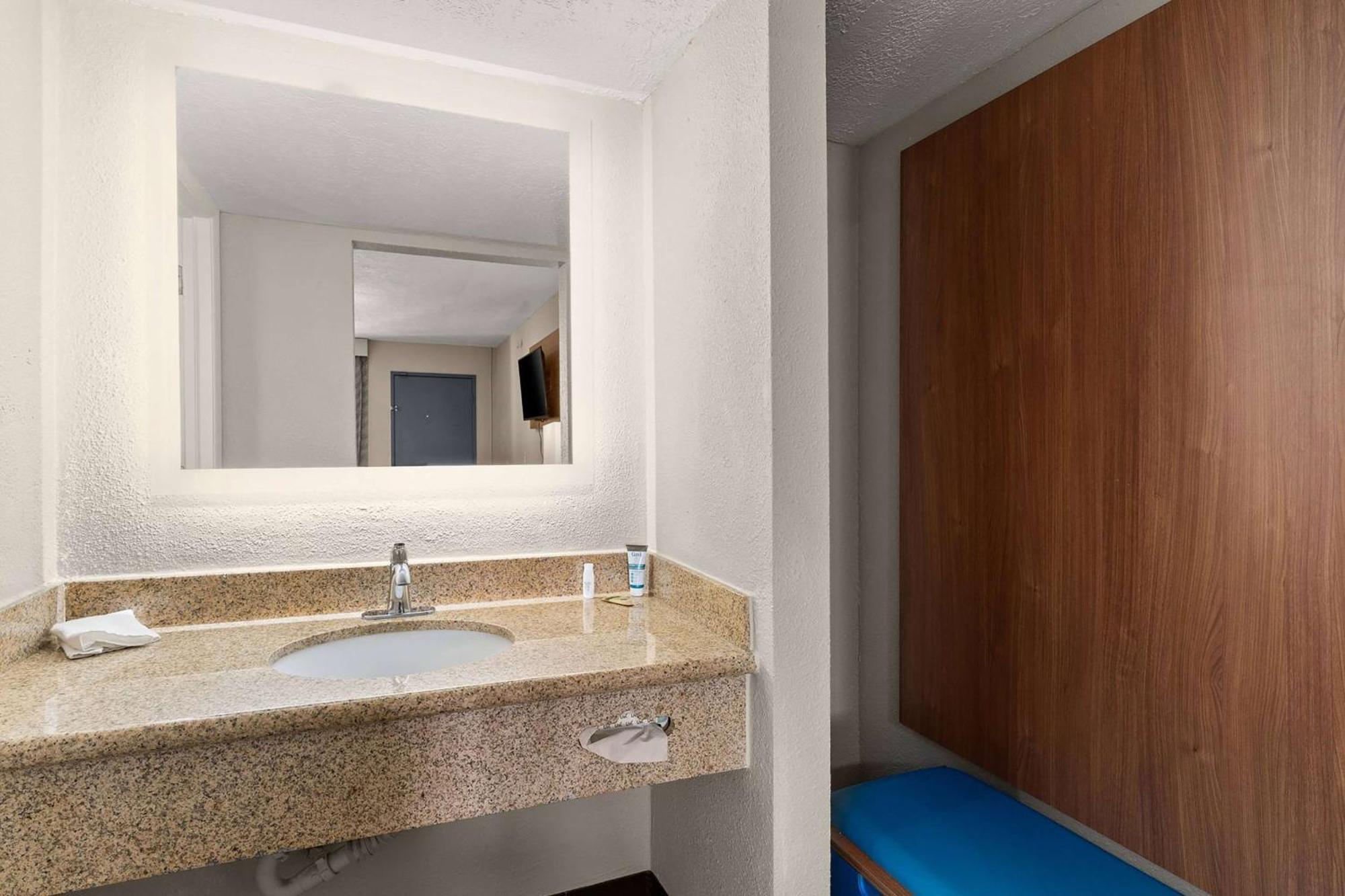 Days Inn By Wyndham Albuquerque Northeast Экстерьер фото