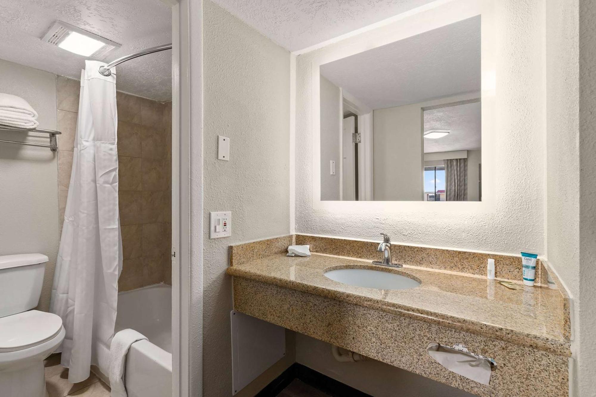 Days Inn By Wyndham Albuquerque Northeast Экстерьер фото