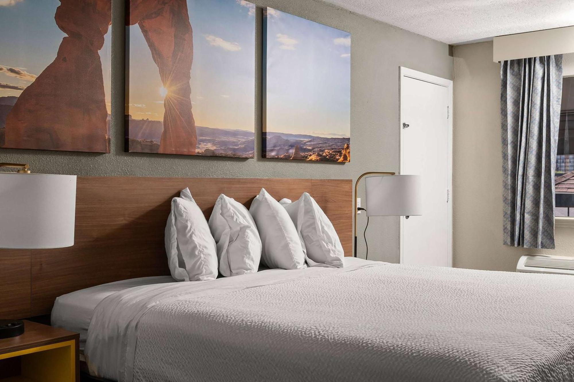 Days Inn By Wyndham Albuquerque Northeast Экстерьер фото