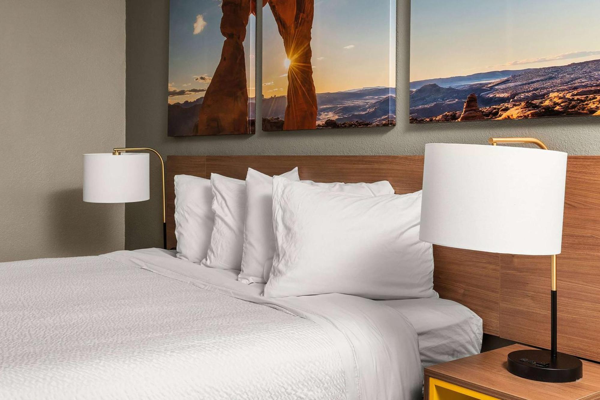 Days Inn By Wyndham Albuquerque Northeast Экстерьер фото