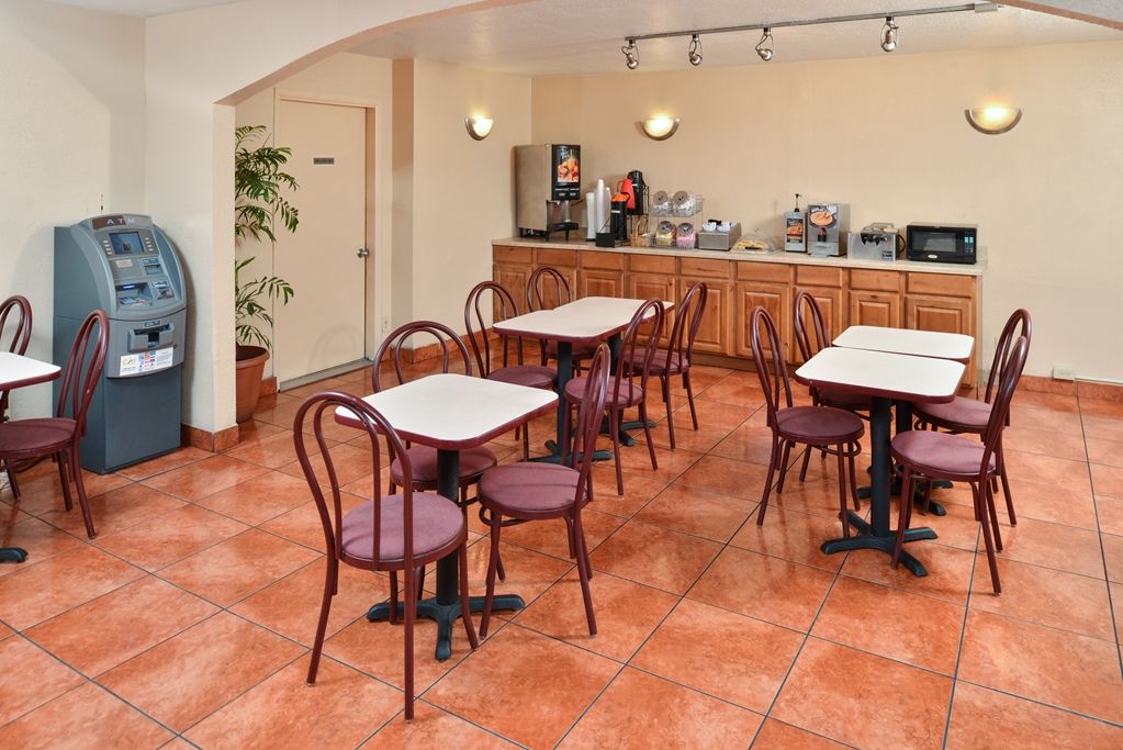 Days Inn By Wyndham Albuquerque Northeast Ресторан фото
