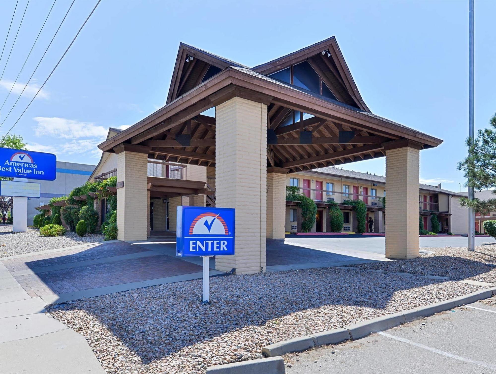 Days Inn By Wyndham Albuquerque Northeast Экстерьер фото