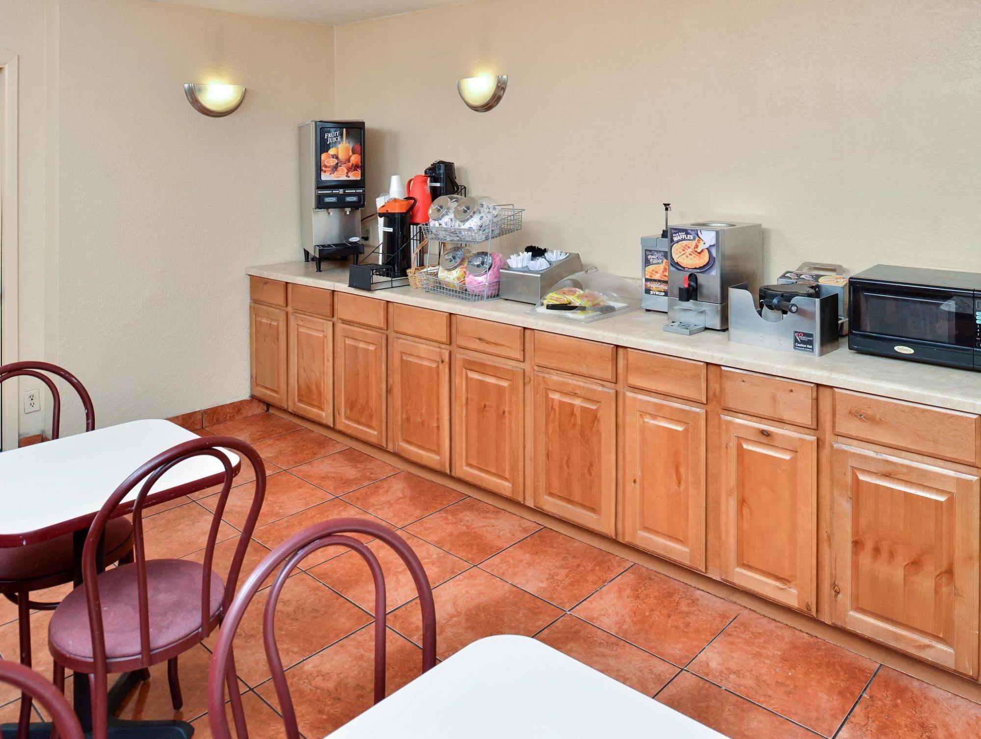 Days Inn By Wyndham Albuquerque Northeast Экстерьер фото