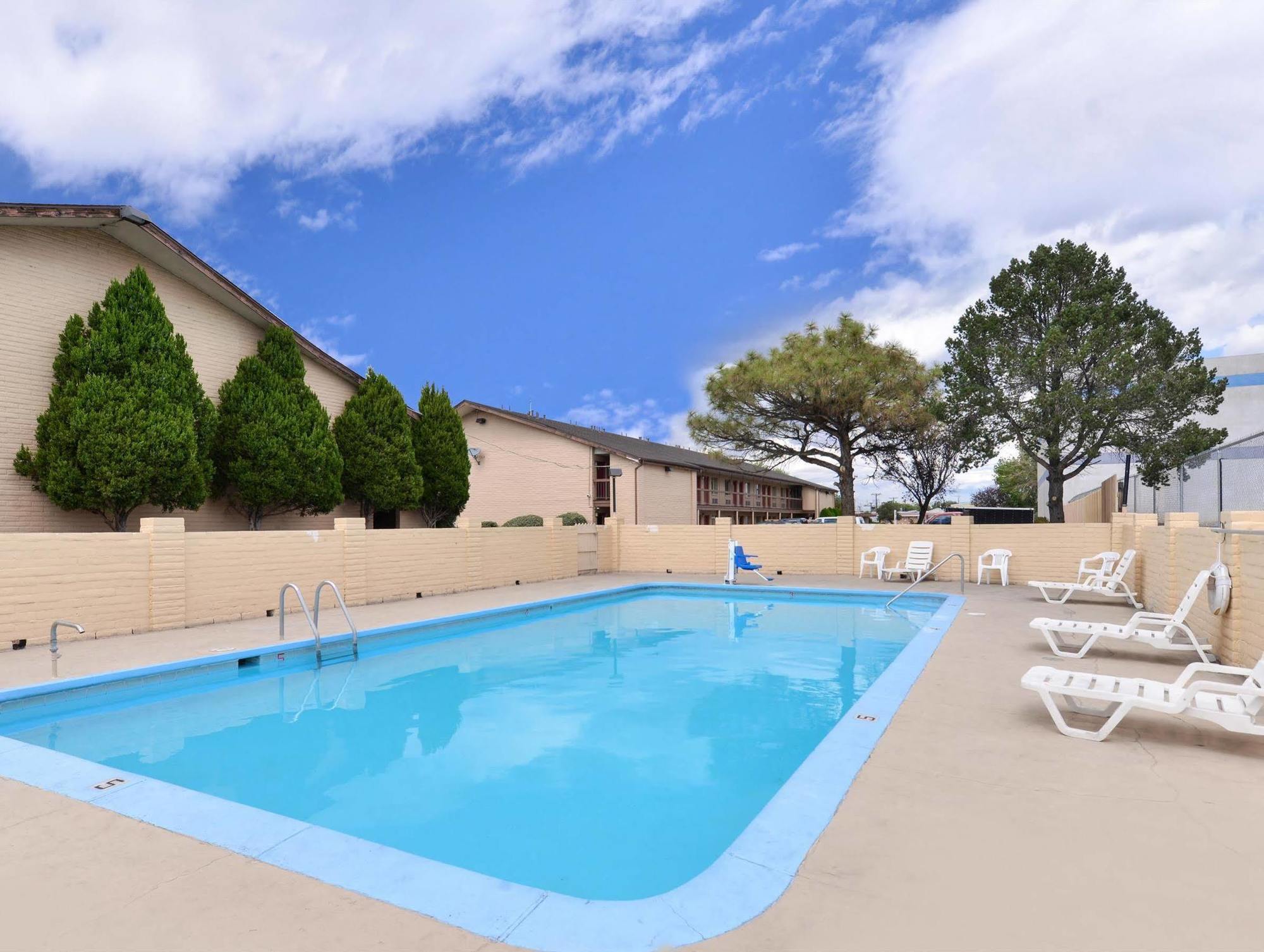 Days Inn By Wyndham Albuquerque Northeast Экстерьер фото