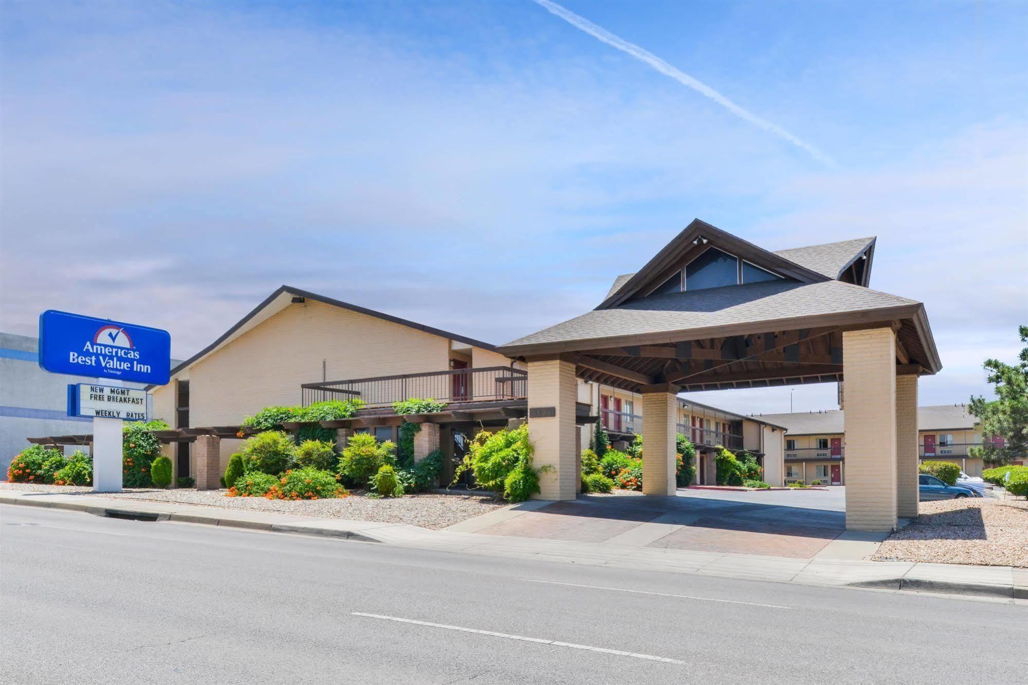 Days Inn By Wyndham Albuquerque Northeast Экстерьер фото