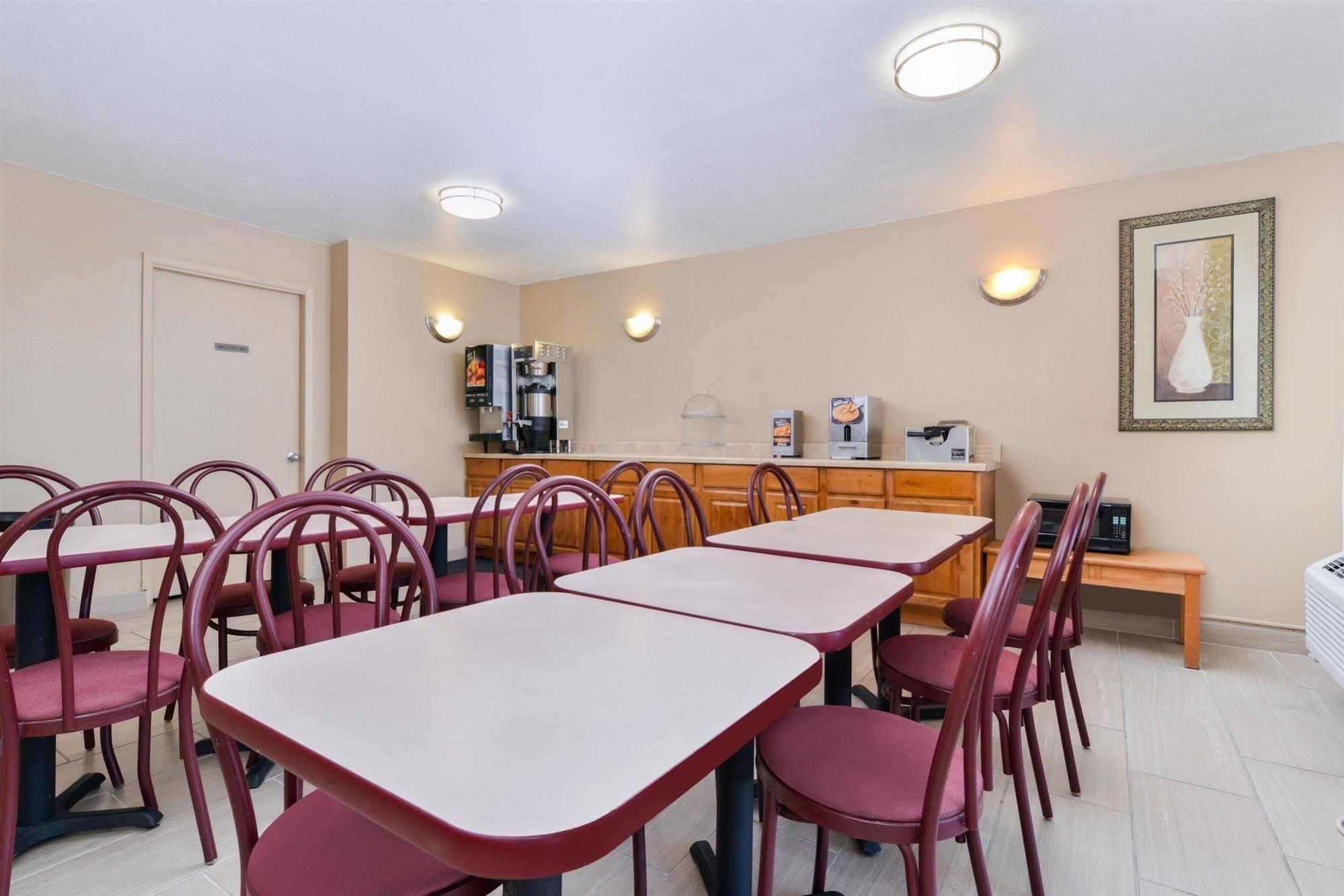 Days Inn By Wyndham Albuquerque Northeast Экстерьер фото