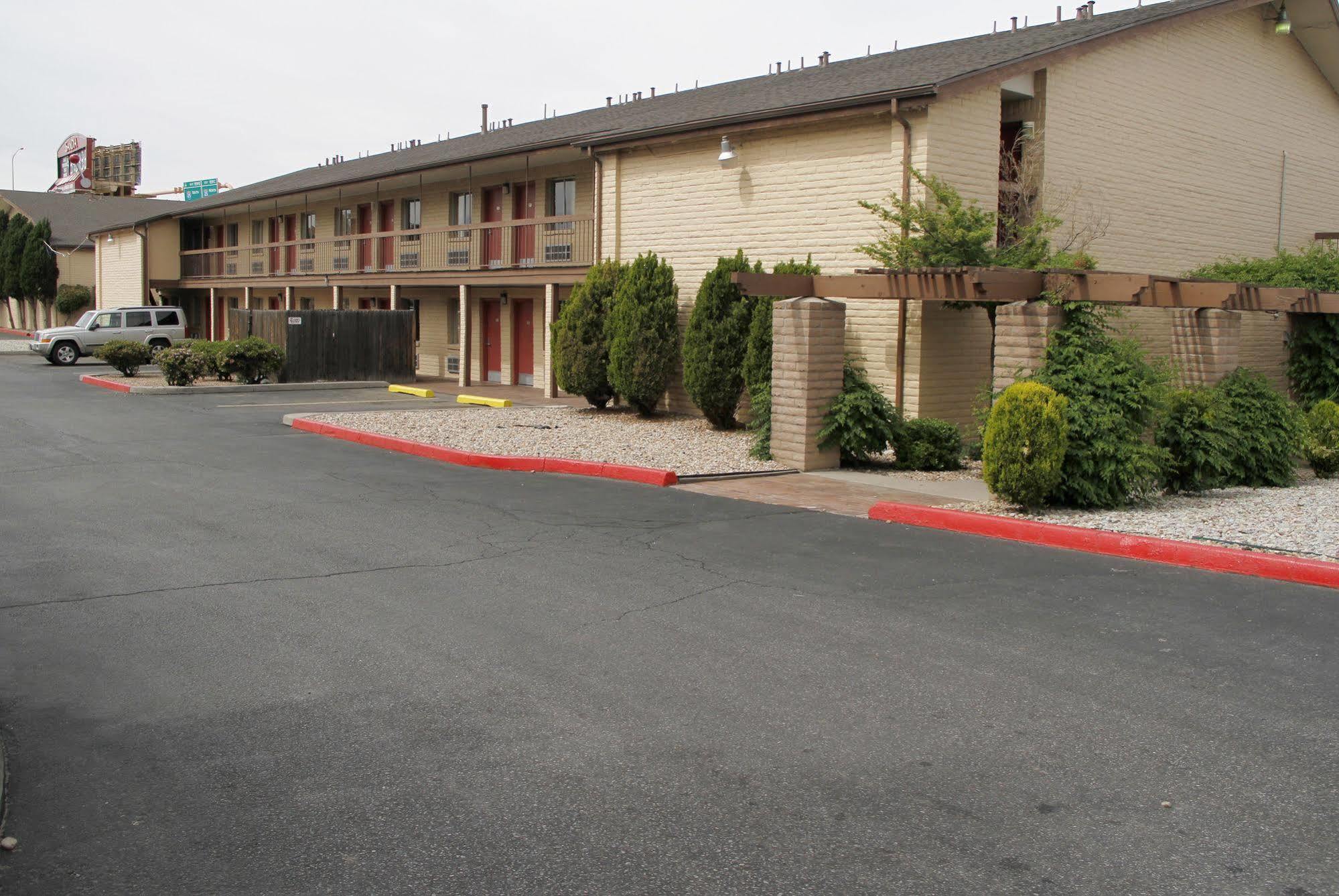 Days Inn By Wyndham Albuquerque Northeast Экстерьер фото